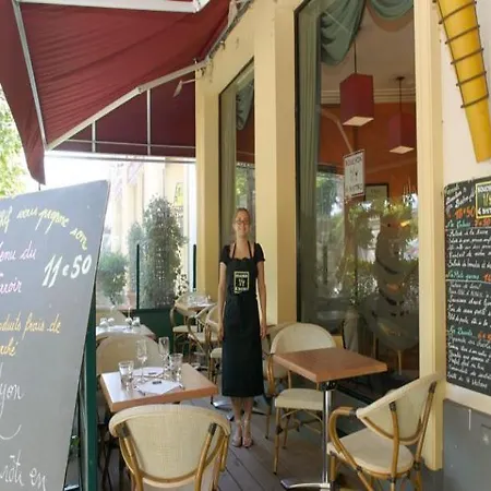 Claret 3* Paris